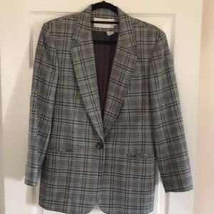 JH Collectables classically tailored blazer.
